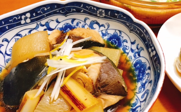 ブリ大根、豚豆乳酒粕鍋、あさりの酒蒸し、そばの実ご飯、干し芋とチーズの春巻き