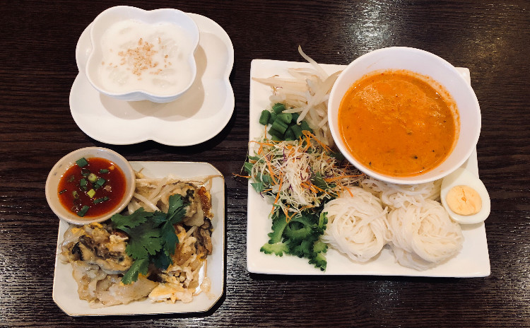 お家でレストラン。*タイ風カキのお好み焼き*さばレッドカレー風味素麺*デザートココナッツミルクの団子汁粉。