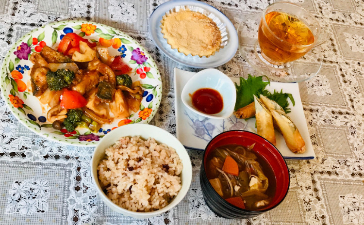 花粉症予防対策レシピ・春編・プロが伝授;薬膳活用料理教室!☆春の食養生をお伝えしながらレッスン☆鯖と野菜の甘酢あんかけ☆レンコンチーズ紫蘇春巻き☆ヨーグルトケーキ☆玄米五分ご飯☆具沢山味噌汁☆春の薬膳茶、飲み放題。目指せ!美味しく食べてより美しく元気に🎶