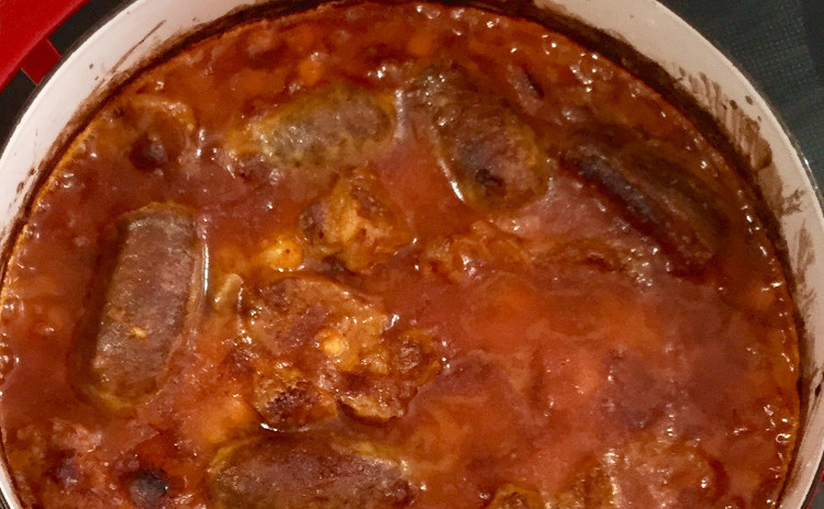 南フランスの偉大な豆料理「カスレ」。複雑な工程を踏む伝統レシピを家庭でできる範囲で再現します。