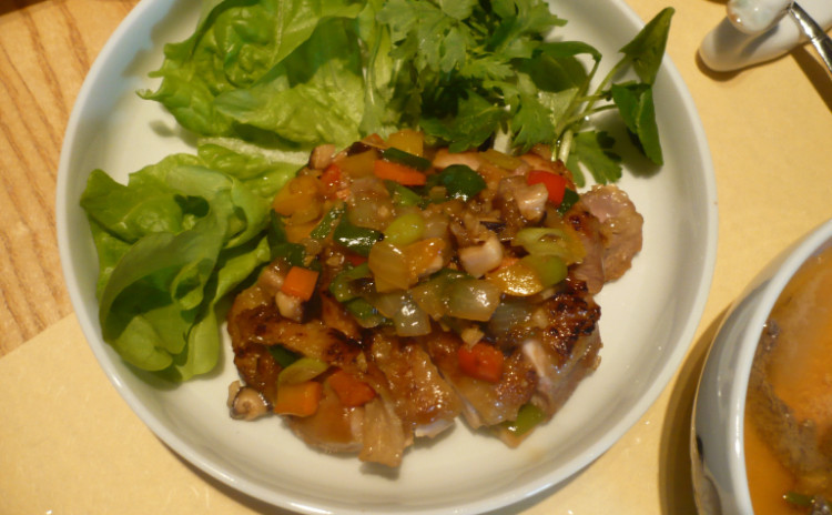 スンドゥブチゲと盛りだくさん~「鶏肉のニンニク焼き」と「さきいかキムチ」と「3種のナムル」~