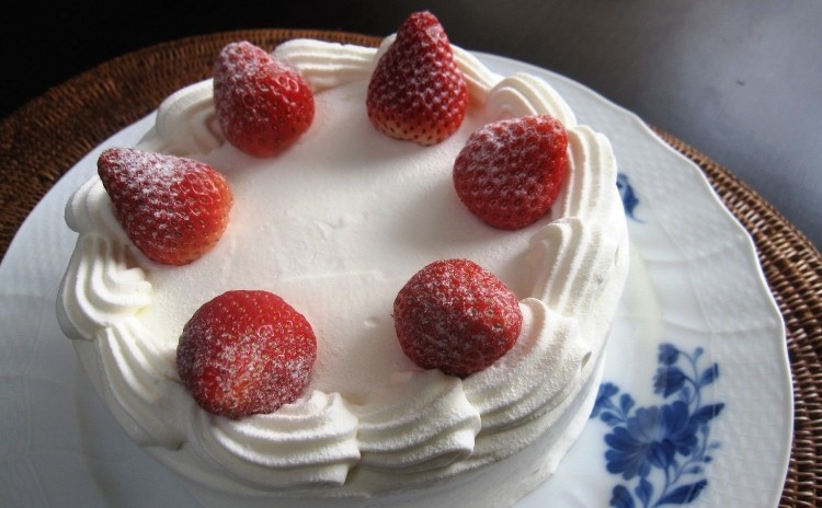 永遠の定番「いちごのショートケーキ」をマスターしましょう!15cm丸