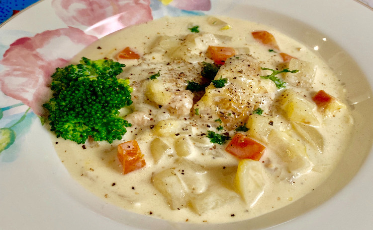 チキンのクリーム煮&大葉とツナのペペロンチーノ&春キャベツのサラダ&人参とネギのポタージュ&苺のムースゼリー