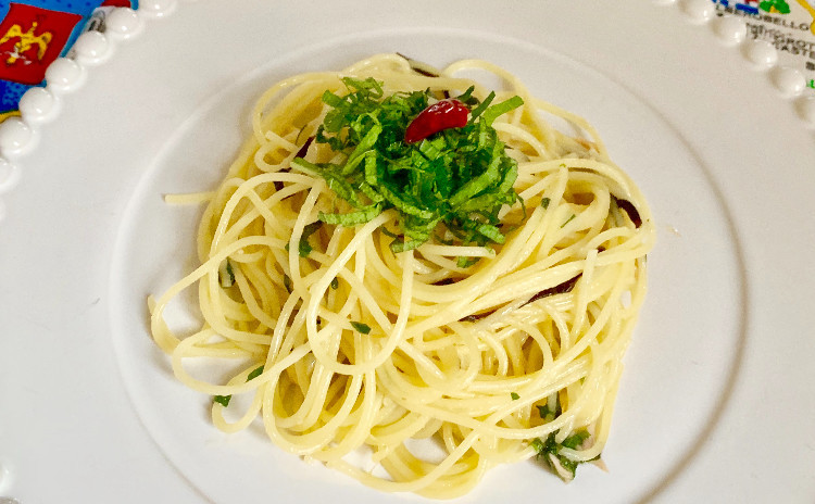 チキンのクリーム煮&大葉とツナのペペロンチーノ&春キャベツのサラダ&人参とネギのポタージュ&苺のムースゼリー