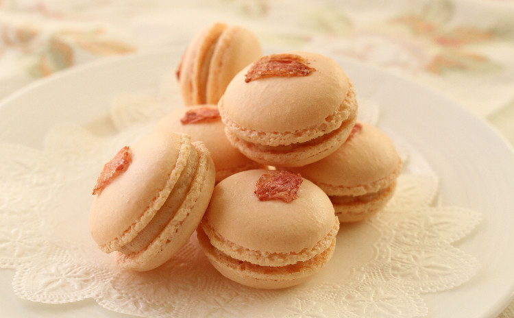 桜マカロン & 焼きたてが美味しいオールドファッション・ショートケーキ
