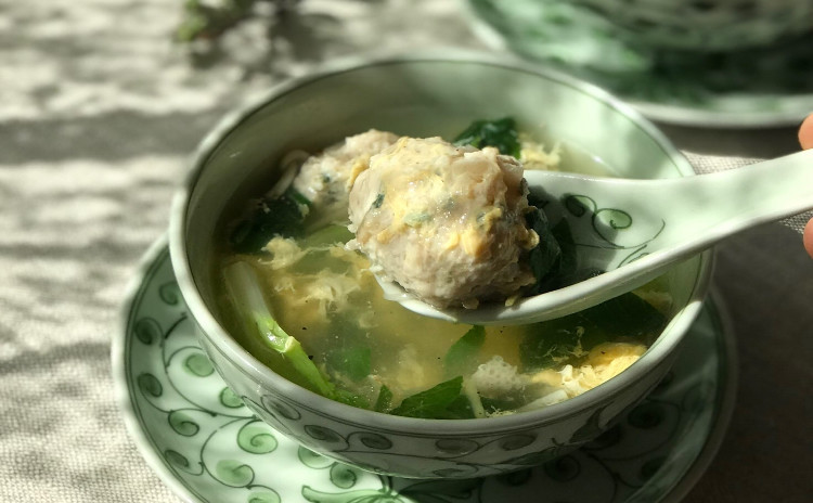 豚肉とアスパラのレタス包み・レバニラ炒め・搾菜と黒胡椒のご飯・鶏団子と青梗菜のスープ・他