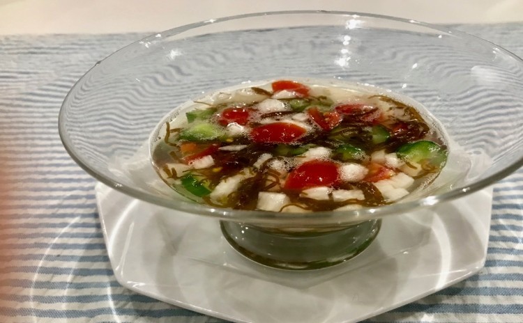 カリカリの白身魚のフリットと旨味たっぷりの和カレー らっきょう入りの雑穀米ご飯添え 食感・香り・旨味で味わいます。