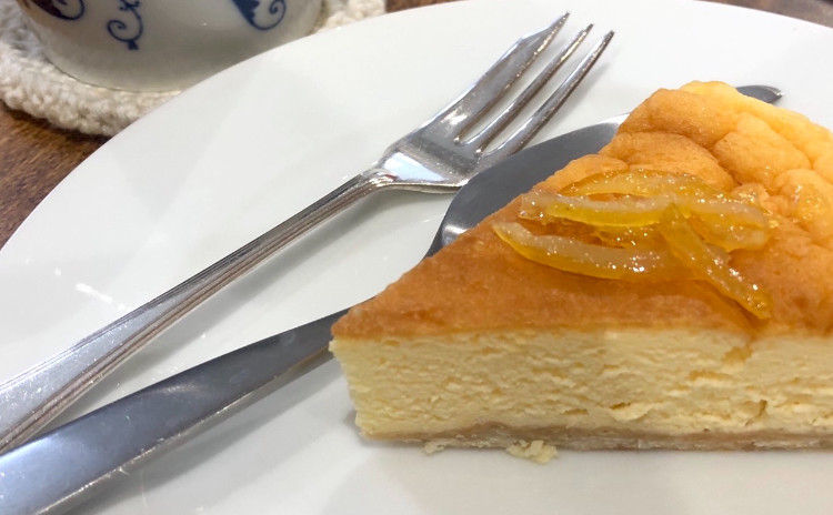 チーズケーキの旅へ〜その1 ふわっふわのスフレ風