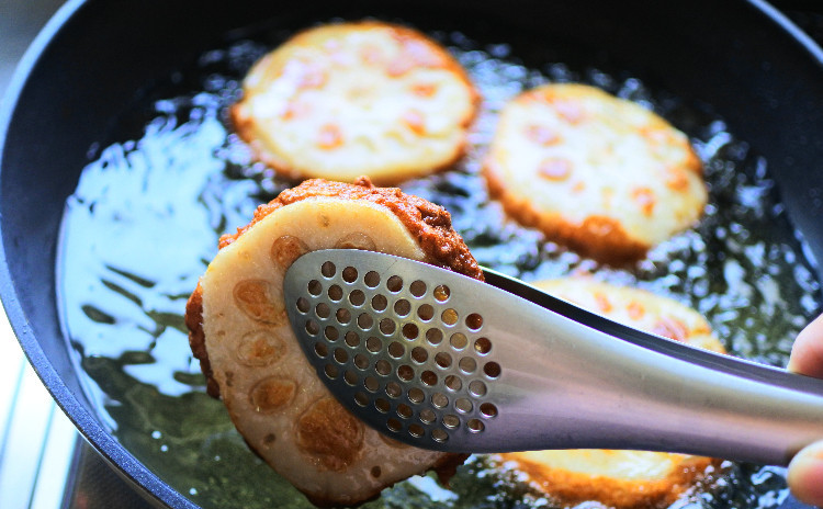 【1食600kcalから増減させる食事展開とカロリーを抑えた和パフェを作ろう】 身体は食べた物で作られる! 『心と身体を癒すほっこり素朴ごはん♪』 鶏ガラから作る鶏飯、魚をさばいて一から作るさつま揚げなど全7種6品 さつま揚げとどら焼きのお土産付き
