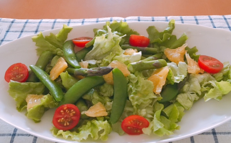 こどもの日パーティー料理 パエリア・スペアリブ(ハーブ・醤油味)・甘夏グリーンサラダ・鯉のぼりケーキ