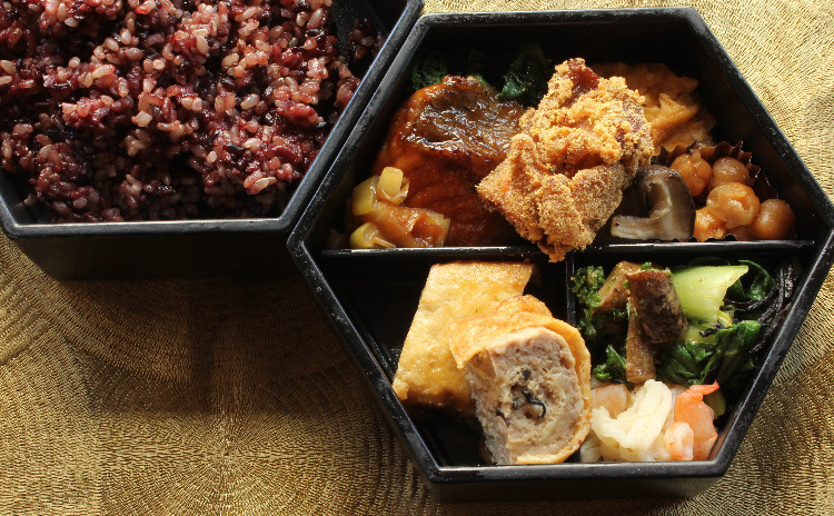 お弁当、基本のお惣菜!唐揚げ、照り焼き、ひじきの煮物、切干大根、玉子焼き、胡麻和え、煮豆