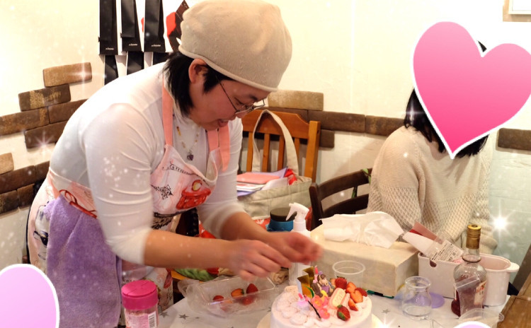 綾瀬カフェ・屋根裏堂さん一周年記念イベント❣️手作りケーキで、心豊かなティータイムを〜❤️😋デコレーションケーキ🎂の組み立て方【デモレッスン】