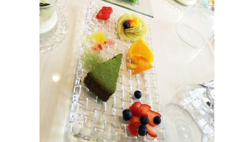 牛のたたき味比べ(3種)・しょうがピラフ・グリーンアスパラガスとパルミジャーノチーズスープ・トマトのキラキラコンソメ漬け・ガトー抹茶と季節の飾り切りフルーツ❀お土産付