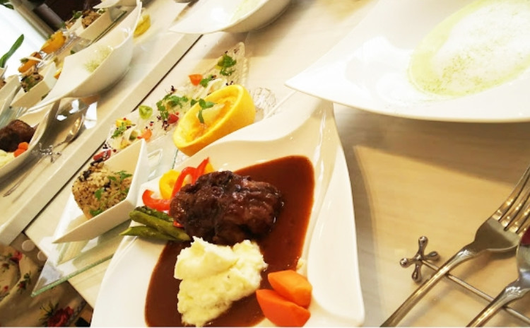牛テールの赤ワイン煮込み・春のお茶とオリーブライス~ファーストフラッシュの香り・春のお豆たちのスープ、カプチーノ仕立て新緑の香・野菜のラビオリサラダ、ミントドレッシング・グレープフルーツのしっとりケーキ✿お土産付