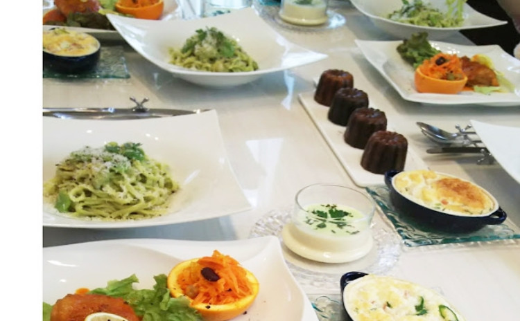 国産鶏のブレゼレモンライムソース~ジンの香り・そら豆とあさりの春色パスタ・カラフルなお豆と柑橘のキャロットラペ・色の変わるコーンポタージュ・アスパラとベーコンのふわふわスフレ・カヌレ・ド・ボルドー❀お土産付