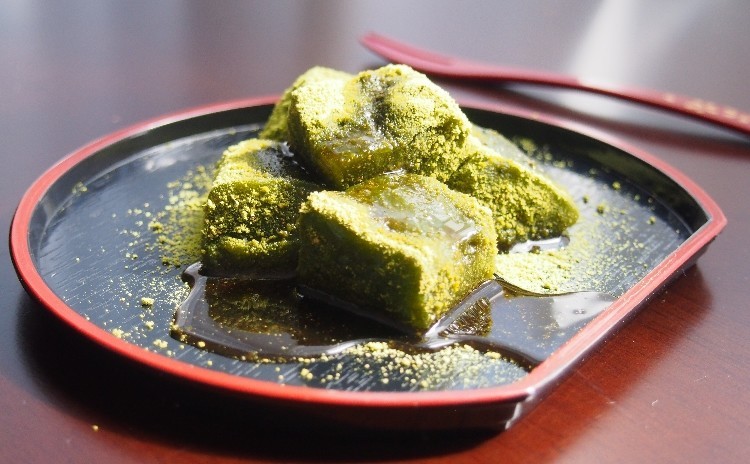 LA発カラフル創作寿司ロール4種、モチコチキン、茶わん蒸し、抹茶わらび餅、手作り人参ドレッシング