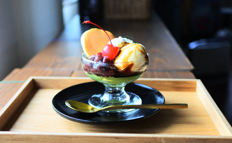 【1食600kcalから増減させる食事展開とカロリーを抑えた和パフェを作ろう】 身体は食べた物で作られる! 『心と身体を癒すほっこり素朴ごはん♪』 鶏ガラから作る鶏飯、魚をさばいて一から作るさつま揚げなど全7種6品 さつま揚げとどら焼きのお土産付き