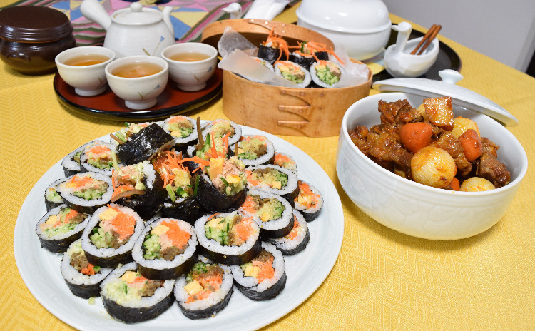 野菜たっぷりサラダキンパプ!!旬のおばんざいと豚肉リブの煮込みと