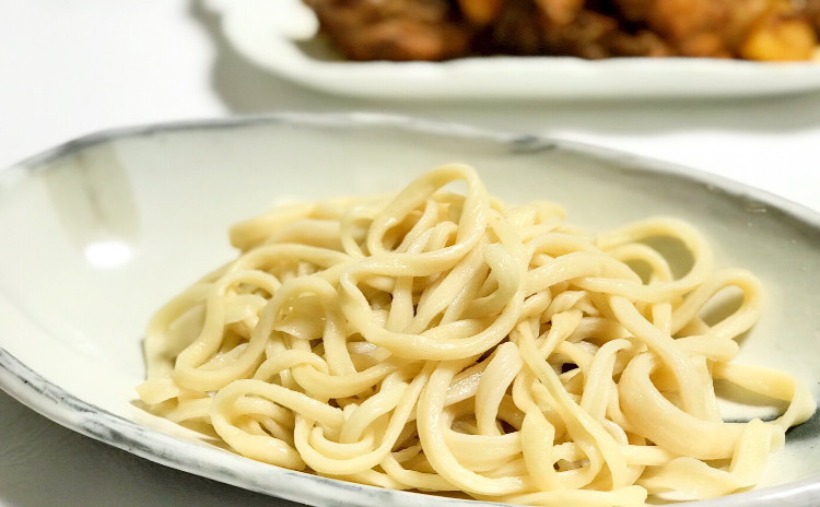 スパイスが効いた新疆西域料理【大盤鶏】および羊肉料理など