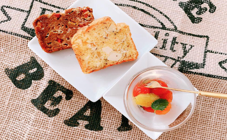 野菜たっぷり!「2種類のグルテンフリーパン&トマトミントマリネ(3品お持ち帰り)
