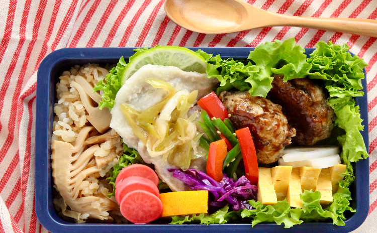 見栄え抜群!お弁当おかず6品【お弁当持帰り・ワンプレートランチ付き】レンチン3品☆ハンバーグ/さっぱり豚しょうが焼き風 ネギの辛味添え/ピーマンのナムル/その他☆