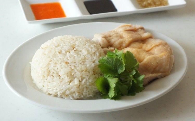 シンガポール料理レッスン【海南鶏飯、キャロットケーキ、蝦のブラックペッパー炒め、レタスの腐乳ソース、チリソース&ジンジャーソース】