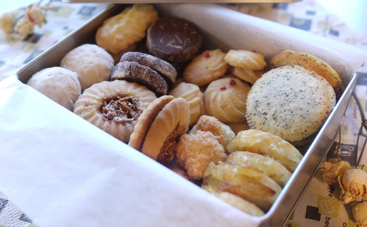 宝石箱見たいな♪豪華クッキー缶!実にクッキー7種類!