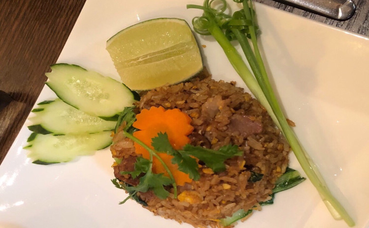 お家でレストラン。有頭ブラックタイガーの春雨蒸し焼き&豚肉のライム香りスパイシーサラダ&豚炒飯