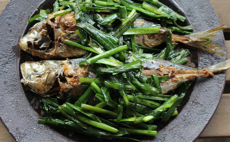 アジと夏野菜で5品!ニラたっぷりアジの煮魚、つみれ揚げで野菜巻き巻き、ぶっかけ冷汁、アジ刺しモロヘイヤソース