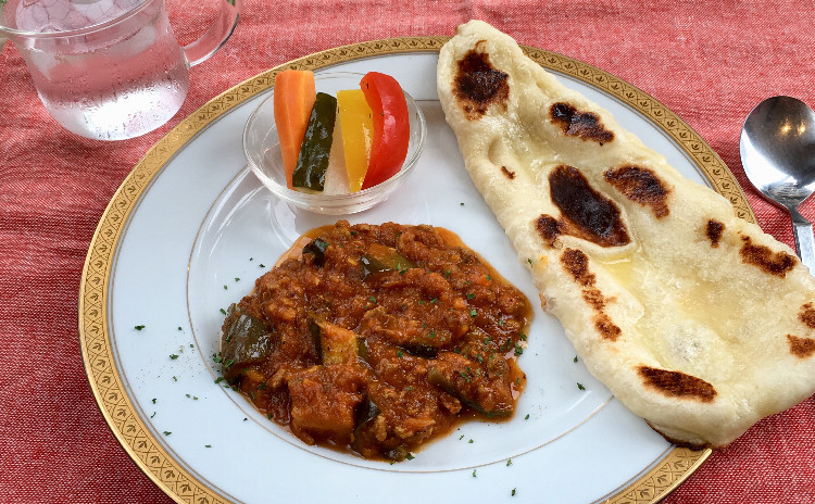 夏は本格カレーを作って、天然酵母のナンを焼こう!カラフルピクルスを添えて☆