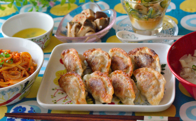大葉餃子を手作り♪キムチ焼きそばや春雨ワンタンスープも♡おうち中華の献立です♪
