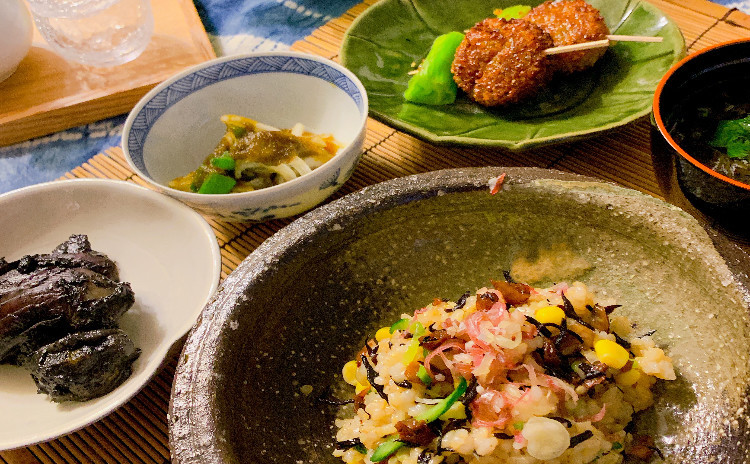 玄米ちらしとベジつくねは必食です❣️全メニューノンシュガーでヘルシーですから、食べ過ぎちゃってください。玄米ちらし寿司とベジつくねは必食です♪