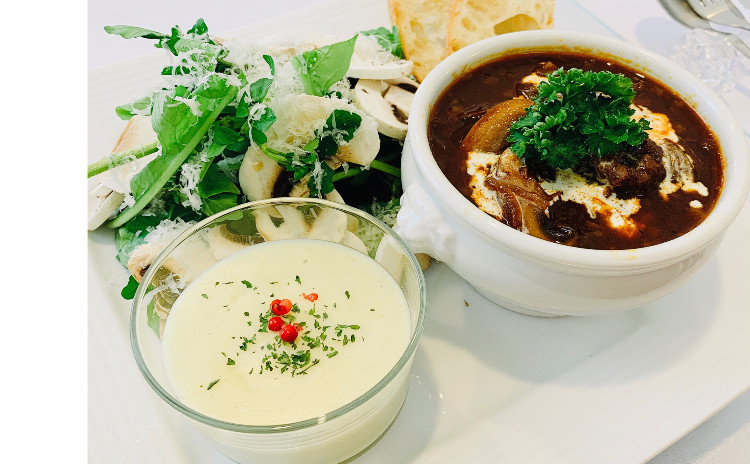 超オススメ‼️【砂糖不使用★ヘルシー洋食】①バター不使用&オイル不使用の超時短飴色玉ねぎで作る『牛スジのデミグラスソース煮込み』、②バター不使用『クリームマッシュポテト』、③シンプルドレッシングの『マッシュルームチーズサラダ』