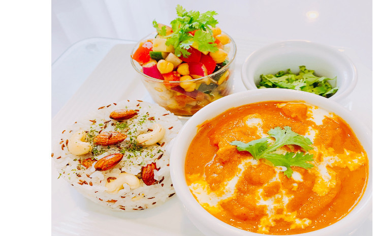 オススメ‼️【ヘルシーインド料理】①食材の水分だけで煮込む胃もたれしないインドカレー(チキン)、②消化を助けるナッツクミンライス、③ひよこ豆のカチュンバ(インド風野菜のスパイスサラダ)