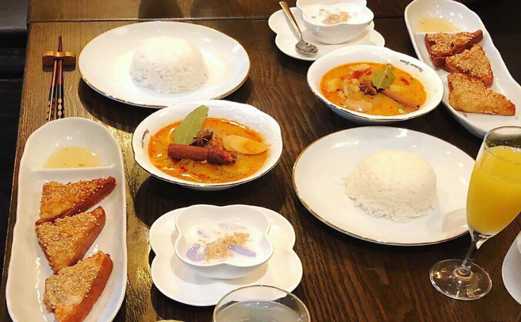 お家でレストラン。ペーストから作るマサマンカレー&老すり身のせ揚げパン&団子ココナッツミルクしるこ