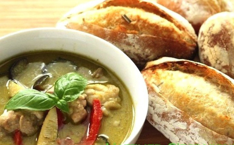 こねない!混ぜない!生地作り♪バリッ!と焼けるフランスパン2種レモングラス他とグリーンカレー