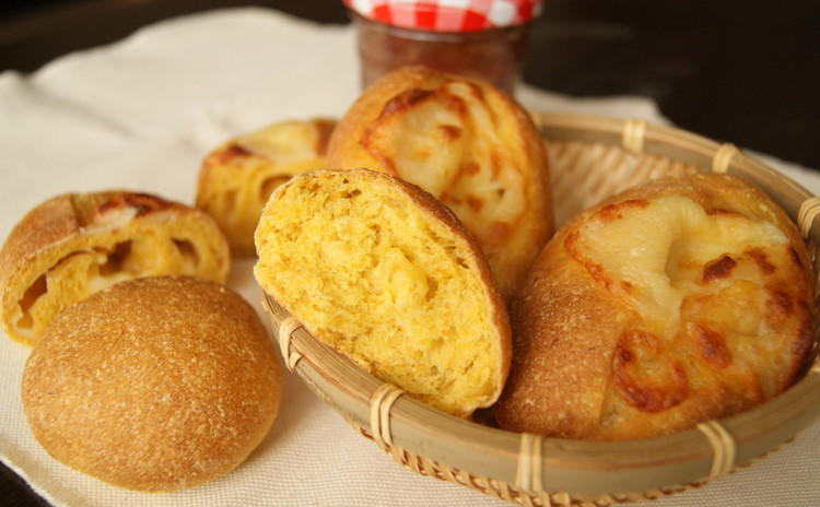 栄養満点!ホシノ天然酵母でにんじんの丸パンとにんじんダブルチーズクッペ