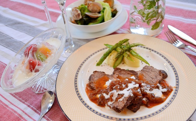 おうちがビストロ!牛肉の赤ワイン煮込み&旬野菜とアサリのビール蒸し