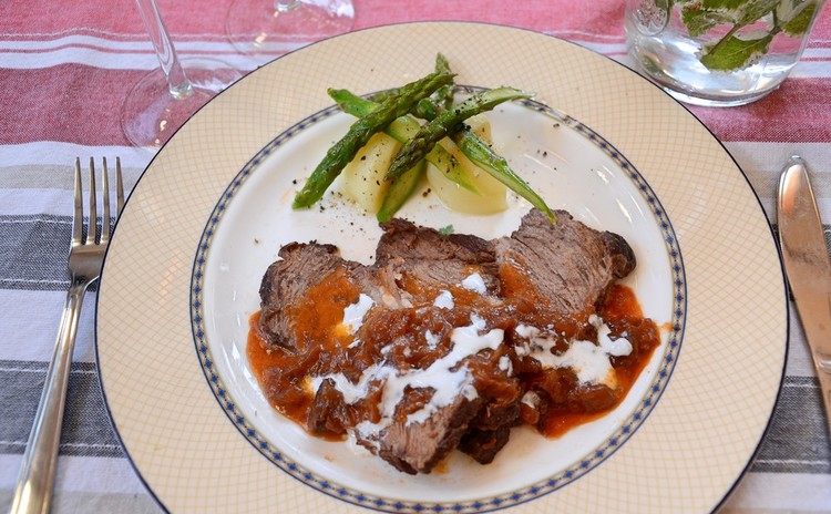おうちがビストロ!牛肉の赤ワイン煮込み&旬野菜とアサリのビール蒸し