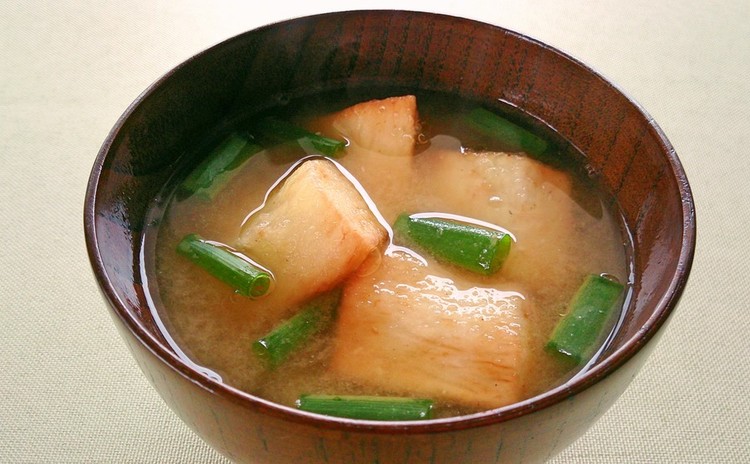 旨味たっぷりあさりご飯と春掘り長いものほっこりお味噌汁、トマトジュレ♪