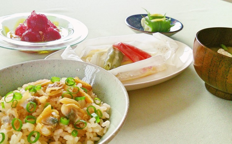 旨味たっぷりあさりご飯と春掘り長いものほっこりお味噌汁、トマトジュレ♪