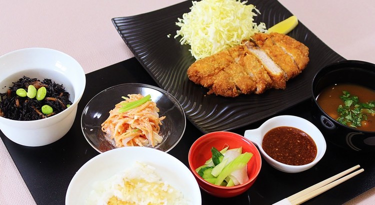 日程再追加!サックサクとんかつと伝統の愛されおかずを勝負料理に!