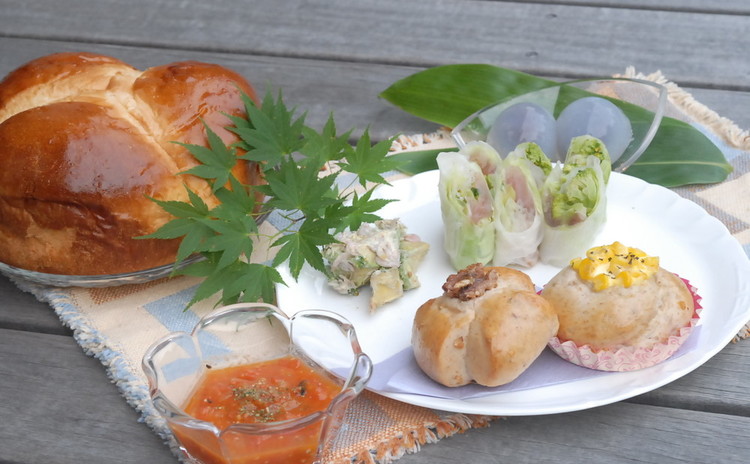 香ばしい3種パン&ビタミンたっぷり野菜で夏バテ知らず!清涼ランチ