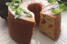 料理レッスン写真 - 「かぼちゃシフォンケーキ」パンプキン色の生地に皮ごとゆでたかぼちゃが!