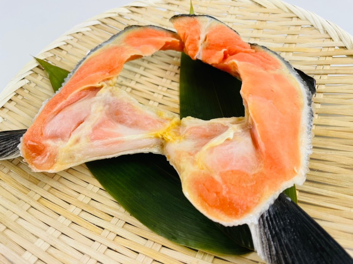 カリフォルニア産 天然キングサーモンカマ 解凍 クックパッドマート 毎日が楽しみになる 食材店