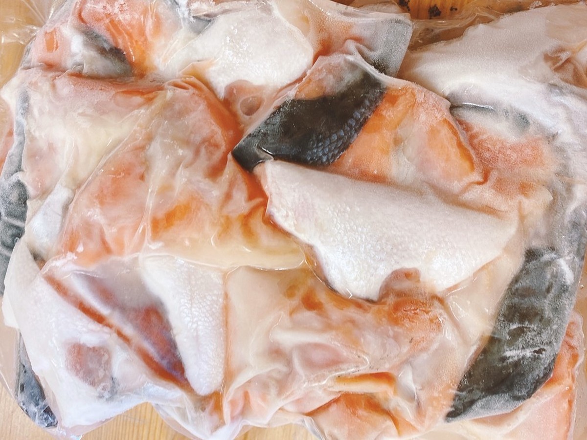 銀鮭切身 鮭カマ 1kg 養殖 解凍 クックパッドマート 毎日が楽しみになる お買いもの