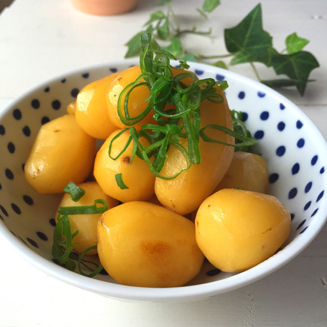 冷蔵庫に何もなくても!「じゃがいもだけ煮物」レシピ5選. 5d573e5e1b9b728b52d5b335ba0fca14. \u201c