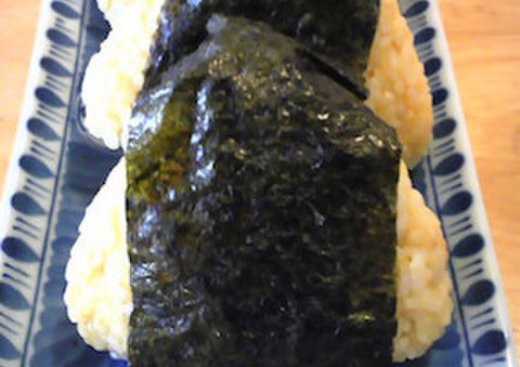 話題の 卵かけご飯おにぎり がおうちで作れた クックパッドニュース