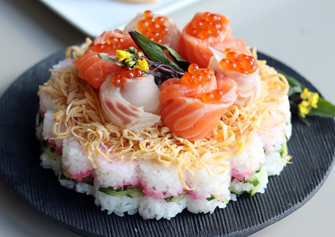 デザート型で ひな祭りには花型の ちらし寿司ケーキ を作ろう クックパッドニュース