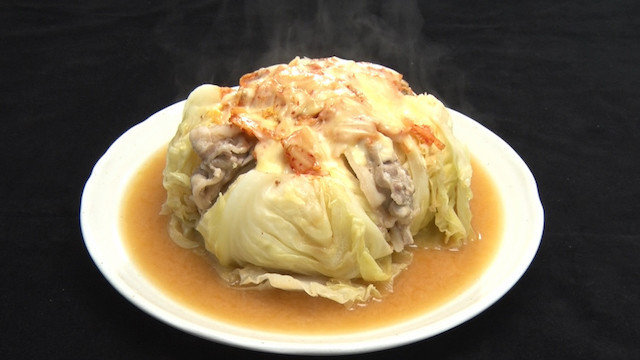 キャベツ農家が教える「春キャベツの丸ごと煮」が豪快すぎる!〜この差って何ですか?〜